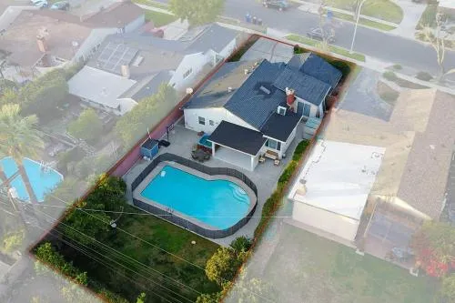 Hollywood Dream pool home & king beds photo 1
