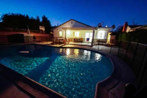 Hollywood Dream pool home & king beds photo 8