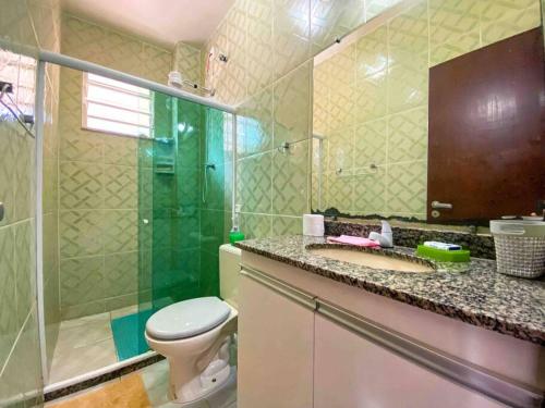 a bathroom with a shower and a toilet and a sink at Casa entre Cabo Frio e Arraial do Cabo in Cabo Frio