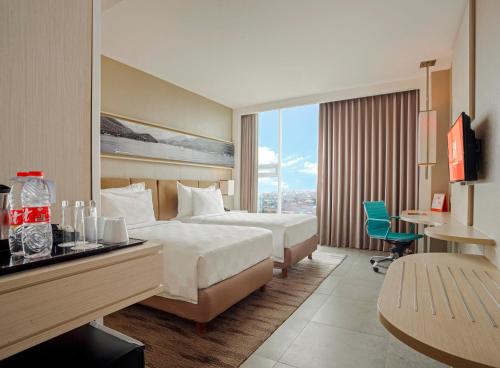 Tempat tidur dalam kamar di Swiss-Belhotel Jambi