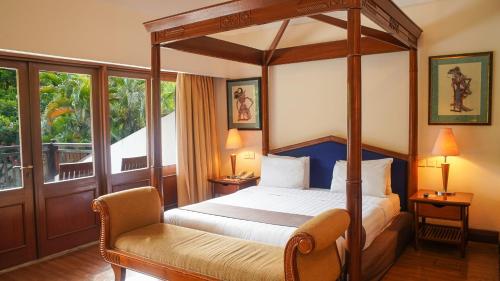 Postel nebo postele na pokoji v ubytování Lorin Solo Hotel