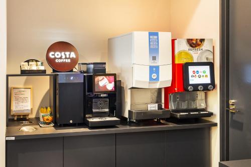 a counter with a coffee machine on top of it at Sai Hotel in Shizuoka
