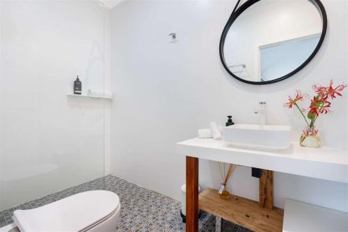 a bathroom with a white sink and a mirror at Myrtle Tree Lodge Flowers, Kangaroo Valley in Kangaroo Valley