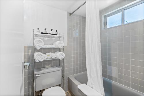 Ένα μπάνιο στο Stardust Motel Wallace
