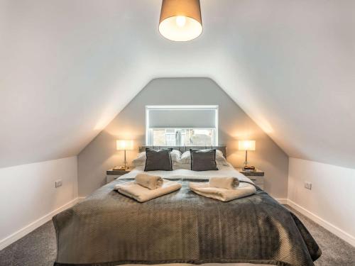 Katil atau katil-katil dalam bilik di 2 Bed in Caister-on-Sea 87689