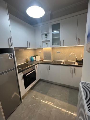 Kuchyň nebo kuchyňský kout v ubytování Serres city center modern apartment (Monika)