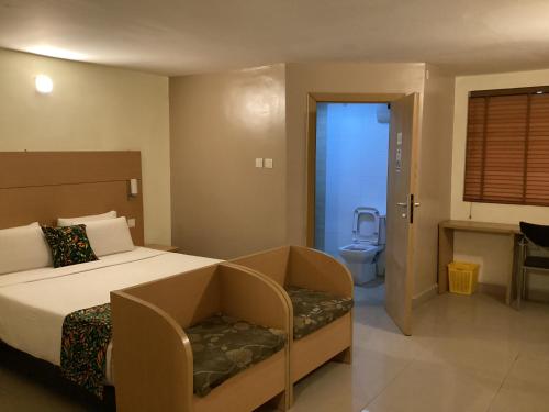 Postel nebo postele na pokoji v ubytování Adis Hotels Ibadan