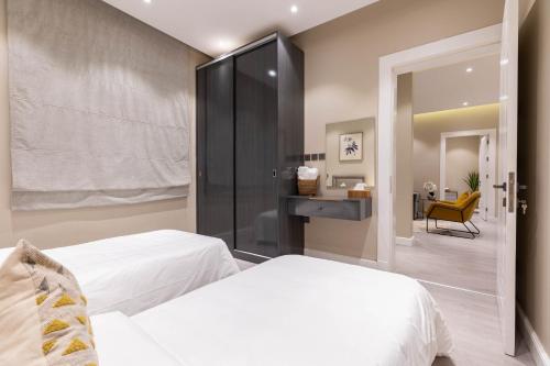 Postel nebo postele na pokoji v ubytování Amber Hospitality - Al Qairawan