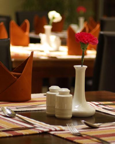 Batians Apartment Hotelにあるレストランまたは飲食店