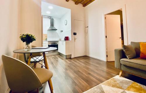 Cosy Urban Oasis 1BD in Poble Sec By MyRentalHost