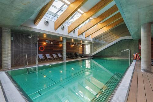 The swimming pool at or close to DOBRUK APARTAMENTY Tadeusz prywatny Apartament w hotelu Royal Tulip Sand