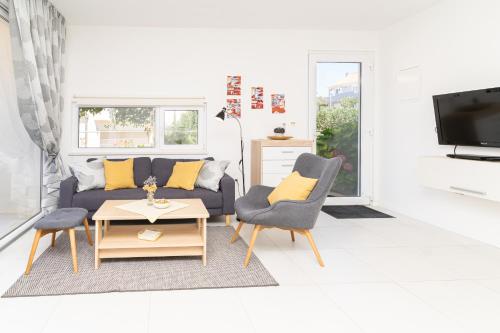 Sunnyhill apartments with private and shared pool