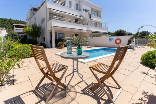 Sunnyhill apartments with private and shared pool