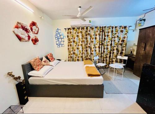 Cama o camas de una habitación en La Cherry Studio Service Apartment
