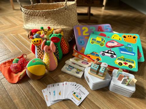 a bunch of toys are sitting on the floor at 蒼穹 in Asahikawa