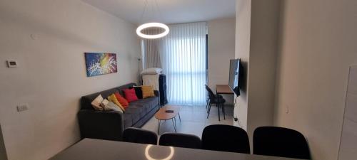 Χώρος καθιστικού στο JTower Royal Suites - Alefimmoed