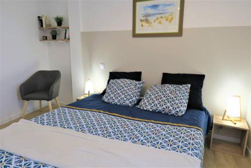 Photo de la galerie de l'établissement Maison avec WIFI, terrasse VUE MER à 650m de la plage à TREBEURDEN REF-681, à Trébeurden