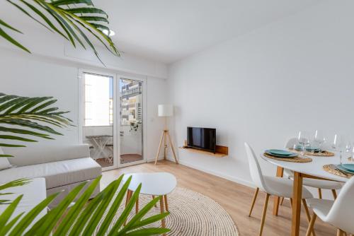 T2 Rosa dos Ventos, A/C & Terrace - Casas & Papéis