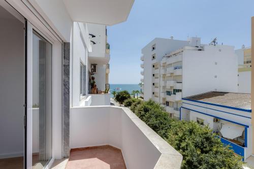 T2 Rosa dos Ventos, A/C & Terrace - Casas & Papéis