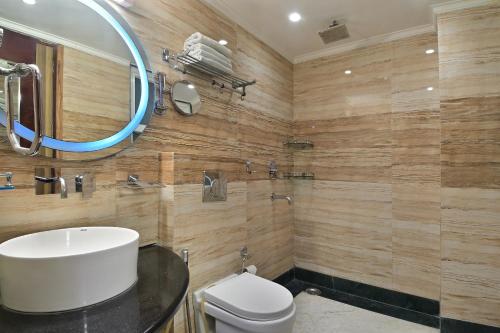 Hotel Hari Piorko Grand - 2 Min from New Delhi Railway Stationにあるバスルーム