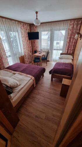 Una cama o camas en una habitación de Dom Wypoczynkowy Jędruś