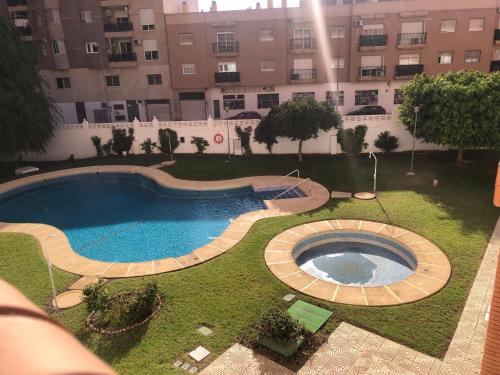 Bazén v ubytování Apartamento PLAYADULCE nebo v jeho okolí