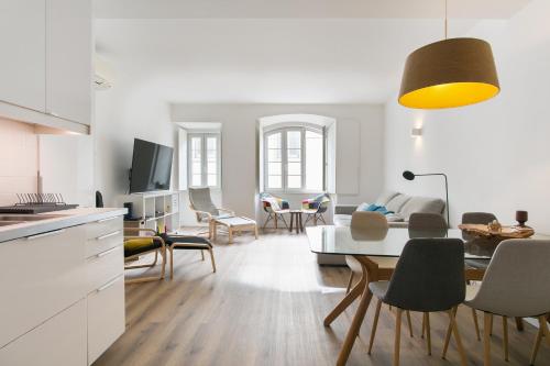 a kitchen and living room with a table and chairs at Cozy apartment in Amazing Location! in Lisbon