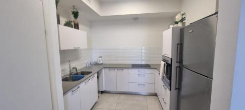 Η κουζίνα ή μικρή κουζίνα στο JTower Royal Suites - Alefimmoed