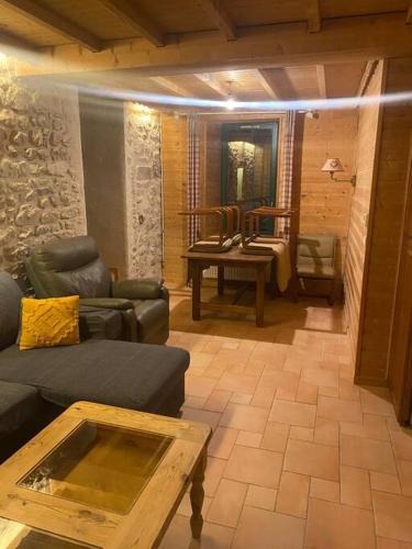 Photo de la galerie de l'établissement Appartement chaleureux (chalets), à Rencurel