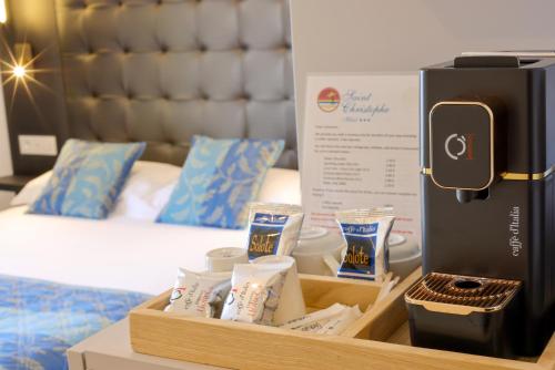 Katil atau katil-katil dalam bilik di Hotel Saint Christophe