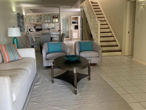 Bay View #7 is a 2-bed, 3,5-bath waterfront townhouse in a gated community, townhouse photo 2