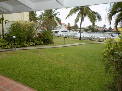 Κήπος έξω από το Bay View #7 is a 2-bed, 3,5-bath waterfront townhouse in a gated community, townhouse