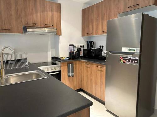 Una cocina o cocineta en Layover in the Green City 203 Oasis 3
