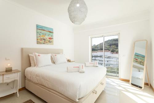 Modern 1BR Apartment in Central Albufeira with Balcony & Parking, by Hopstays