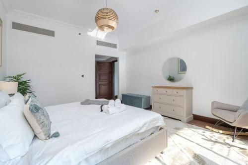 Postel nebo postele na pokoji v ubytování Luxurious 1-Bedroom Gem in Palm Jumeirah