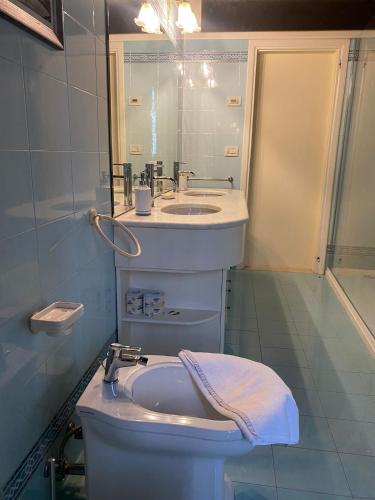 Ένα μπάνιο στο Villa Stecchini