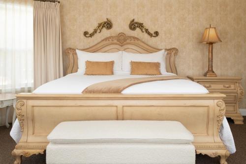 a bedroom with a large bed with a wooden frame at The Inn at Thorn Hill in Jackson