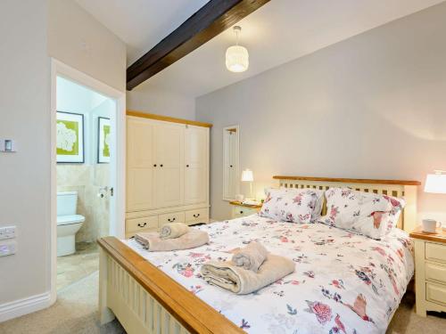 Ένα ή περισσότερα κρεβάτια σε δωμάτιο στο 2 Bed in Keswick LCC19