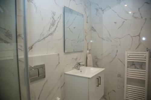 Spacious apartment in Pagkrati