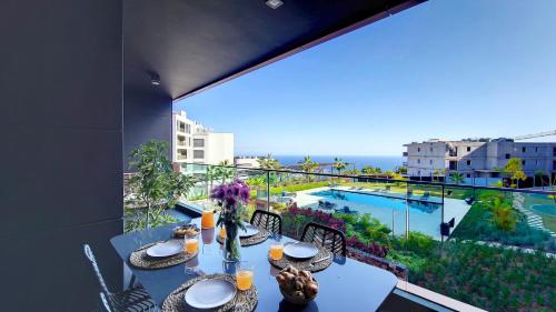 Roots Loft - Pool & Sea view by LovelyStay