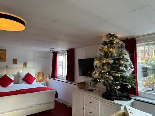 a bedroom with a christmas tree in a room at Boat no Breakfast in Amsterdam