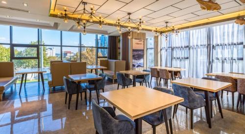 Restaurace v ubytování Atour Hotel Weihai City Center