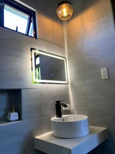 Ένα μπάνιο στο Larue Pocket Villa