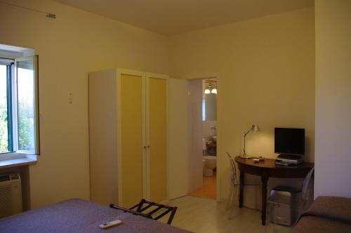 a room with a desk and a computer on a table at La Piccola Locanda in Modica