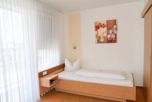 a small bed in a room with a window at Hotel Nürnberger Hof in Neumarkt in der Oberpfalz
