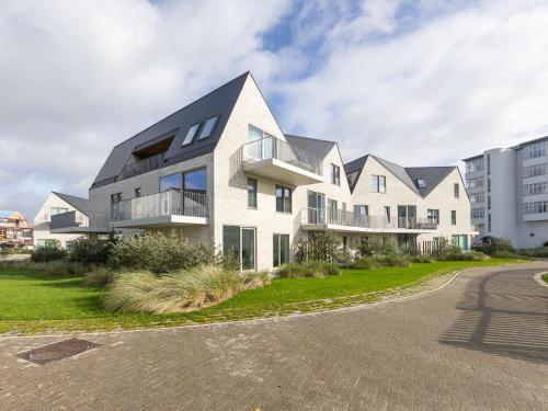 Attractive apartment in Westende with shared pool