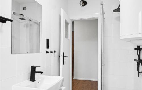 Vonios kambarys apgyvendinimo įstaigoje Nice Apartment In Tauberbischofsheim With Wifi