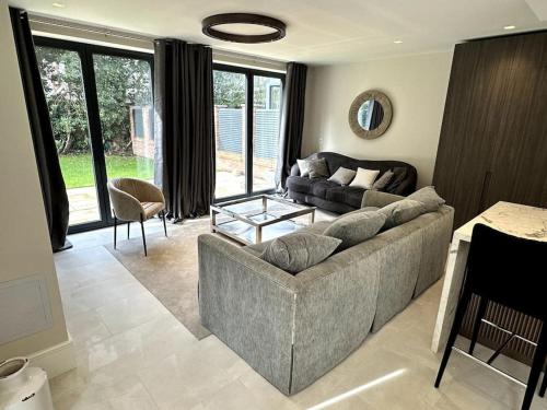 Istumisnurk majutusasutuses Luxury 4-bed home with club room