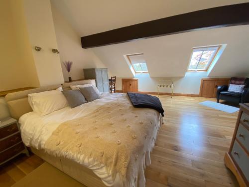 a bedroom with a large bed in a room at Clara Cottage in Eyam