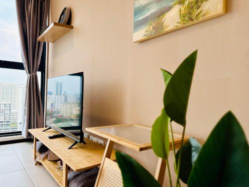 a living room with a desk and a window at New 2BR or 3BR Cozy Urban Suite Homestay at Georgetown8-10pax by URBAN STAYCATIONS LOD in Jelutong